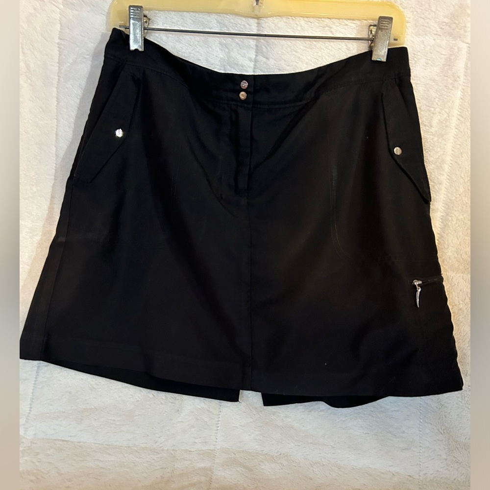 IZOD women’s golf, classic skort size six 100% polyester black